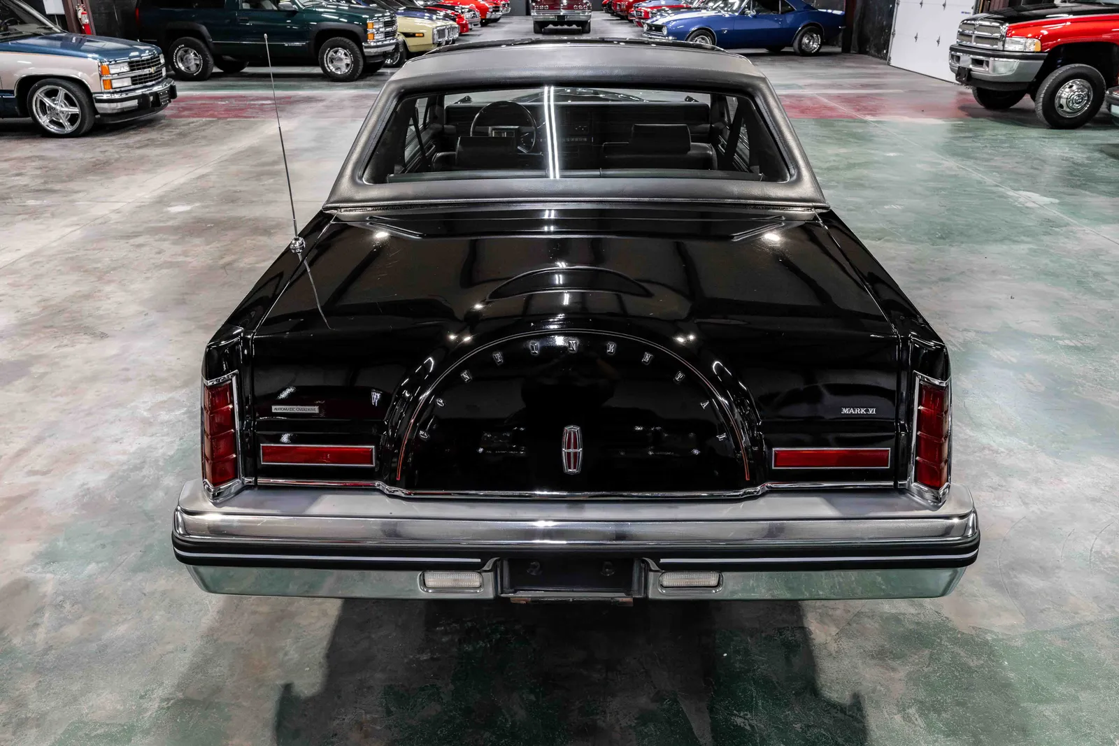 1983-Lincoln-Continental-Black-668677--36.jpg